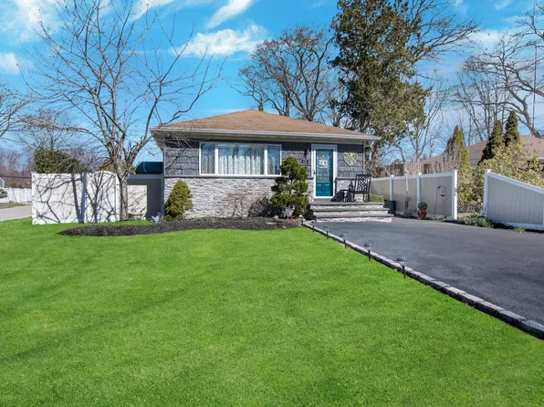 117 E Madison Street, East Islip, NY 11730