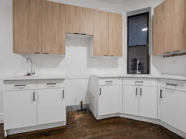 647 Willoughby Avenue image 3 of 5