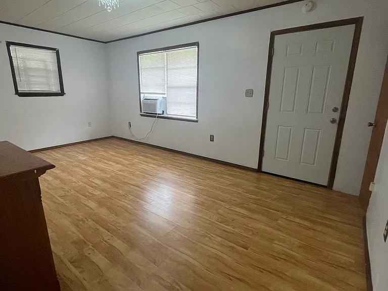 431 Monroe Ave — Photo 3