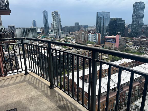 5th image of 330 N Jefferson St APT 1906