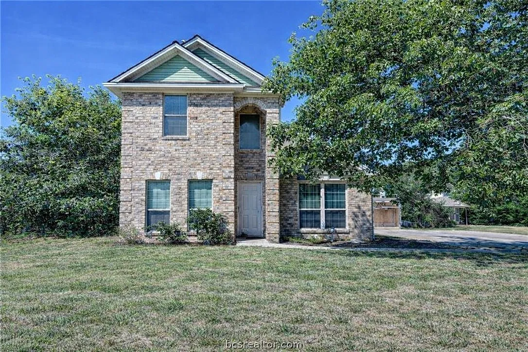 5 bed, 4.5 bath, 1598 sqft, $4,300 — Photo 1