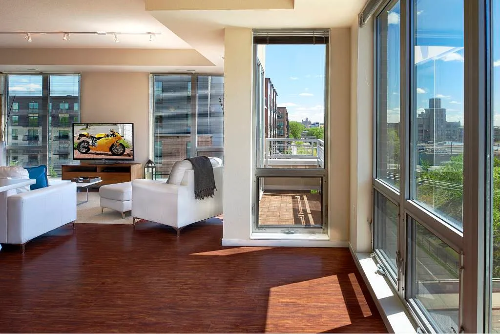 Building Photo - Flux Apartments