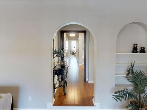3rd image of 355 N Mansfield Ave