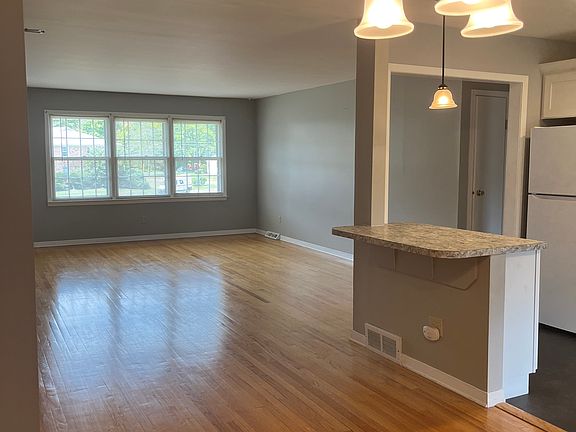 2nd image of 12 Kensington Ct