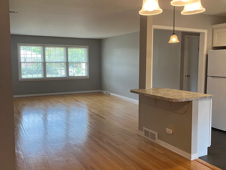 12 Kensington Ct — Photo 2