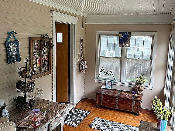 4th image of 410 Saint Lawrence St