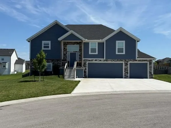 16338 Lois Ln, Basehor, KS 66007
