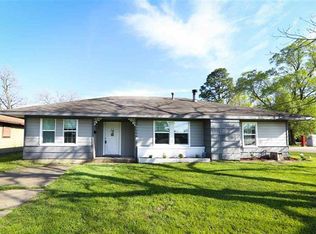 6900 Hansen Blvd, Groves, TX 77619