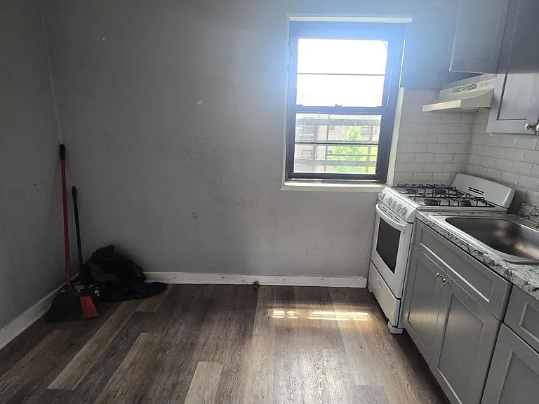 63 Belgrove Dr #3CA — Photo 3