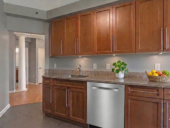4th image of 15 Enterprise Ct APT 309
