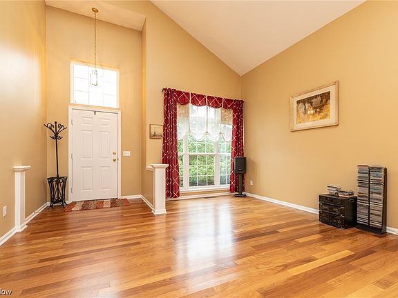 2nd image of 118 Baybrook Ln