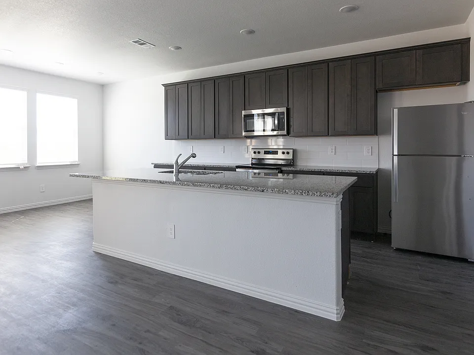 1908 Bluebonnet Ln