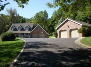 6 Humes Rd, Weston, MO 64098