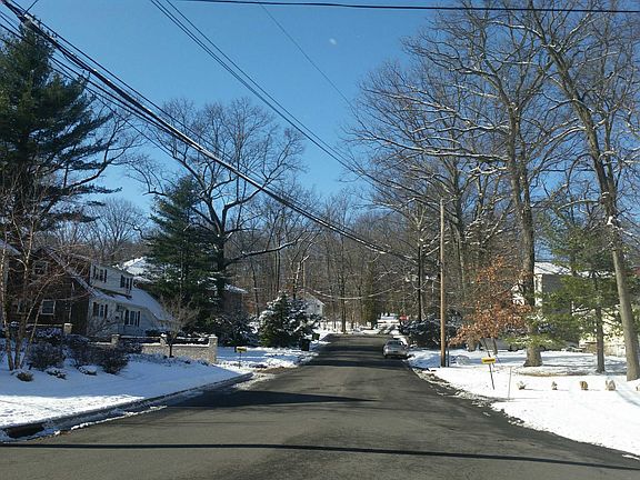 5th image of 4 Pinewood Dr