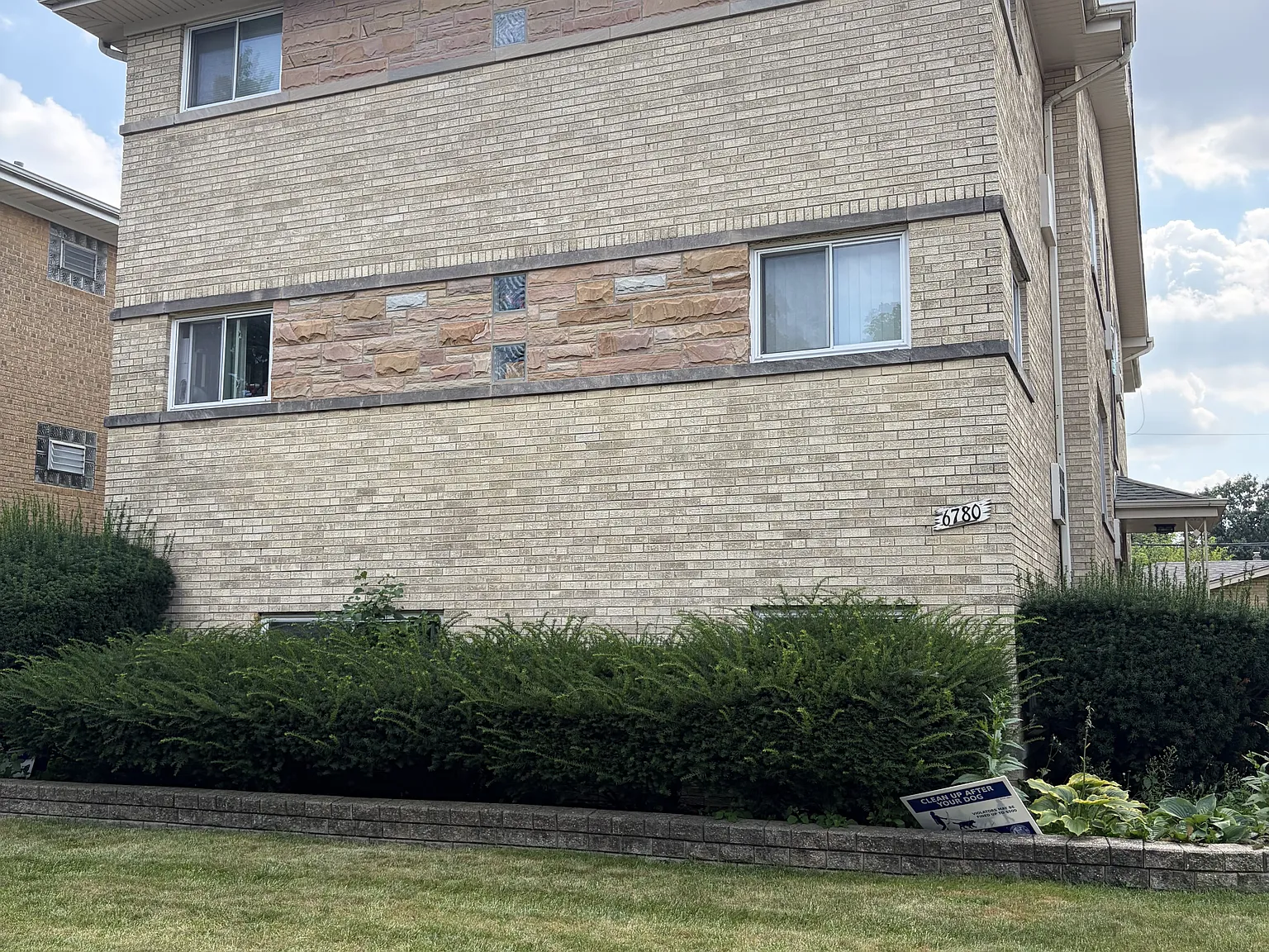 6780 N Sauganash Ave — Photo 1