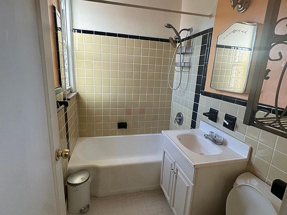 4th image of 8 Wainwright Ave APT 2C