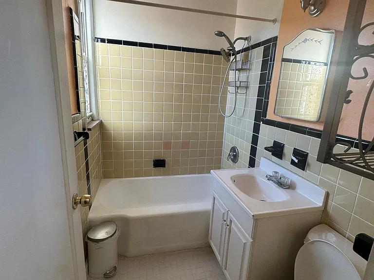 8 Wainwright Ave #2C — Photo 4