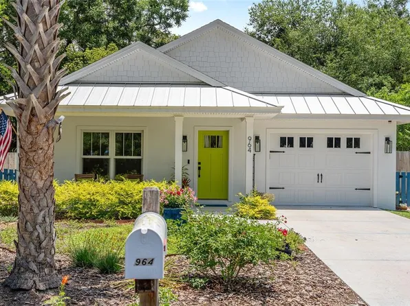 964 N Grandview St, Mount Dora, FL 32757