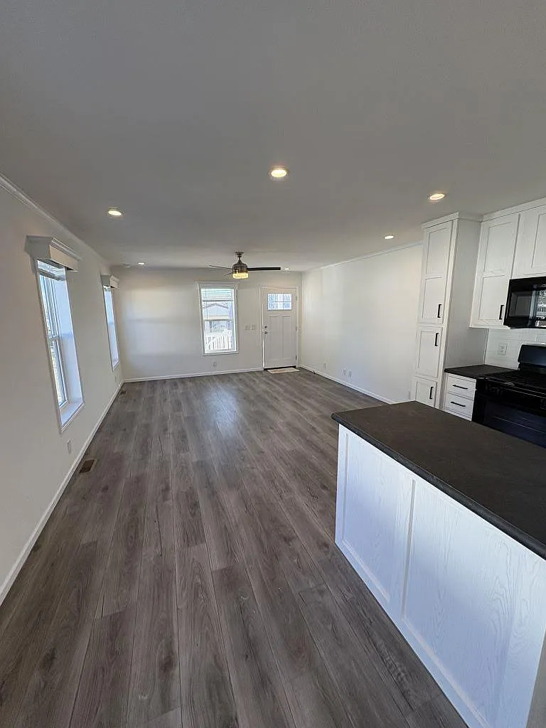 2 bed, 2.0 bath, 991 sqft, $1,428 — Photo 3