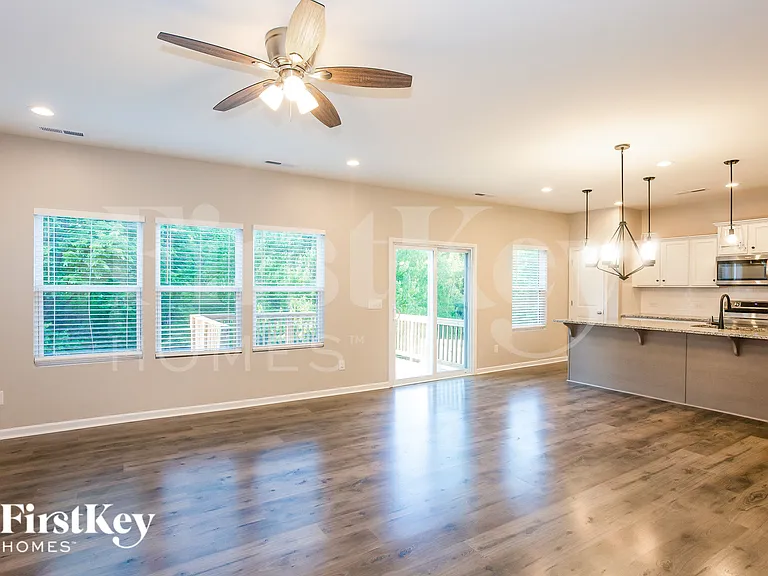 371 Copes Ct — Photo 5