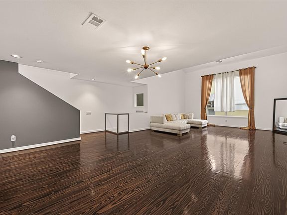 3rd image of 417 Meadow St