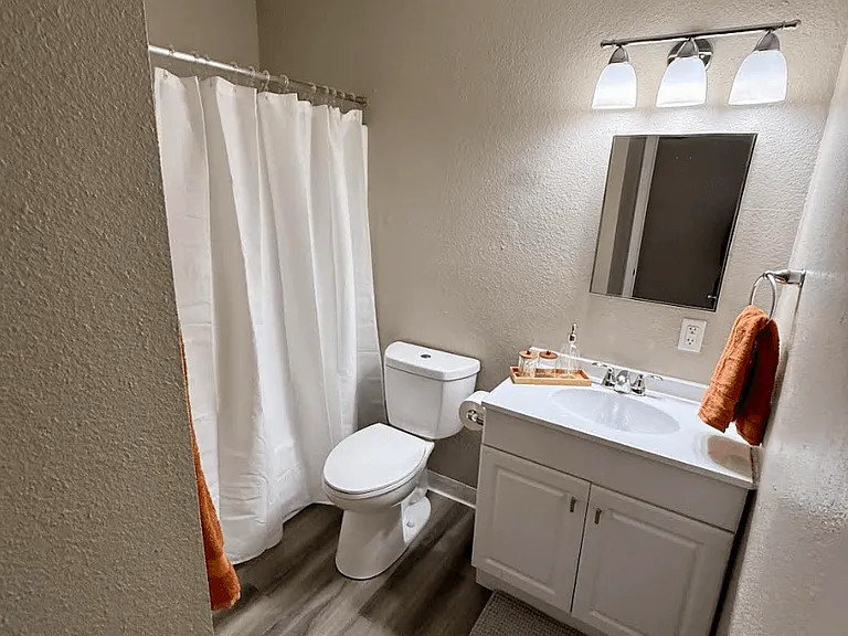 Vista Del Sol Apartments — Photo 16