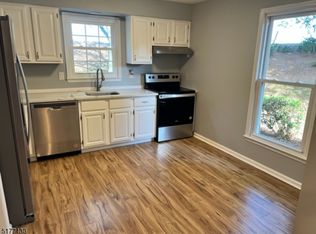 73 Junco Ct, Three Bridges, NJ 08887