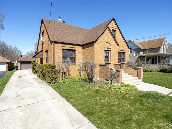 620 Oakland Ave, Elgin, IL 60120