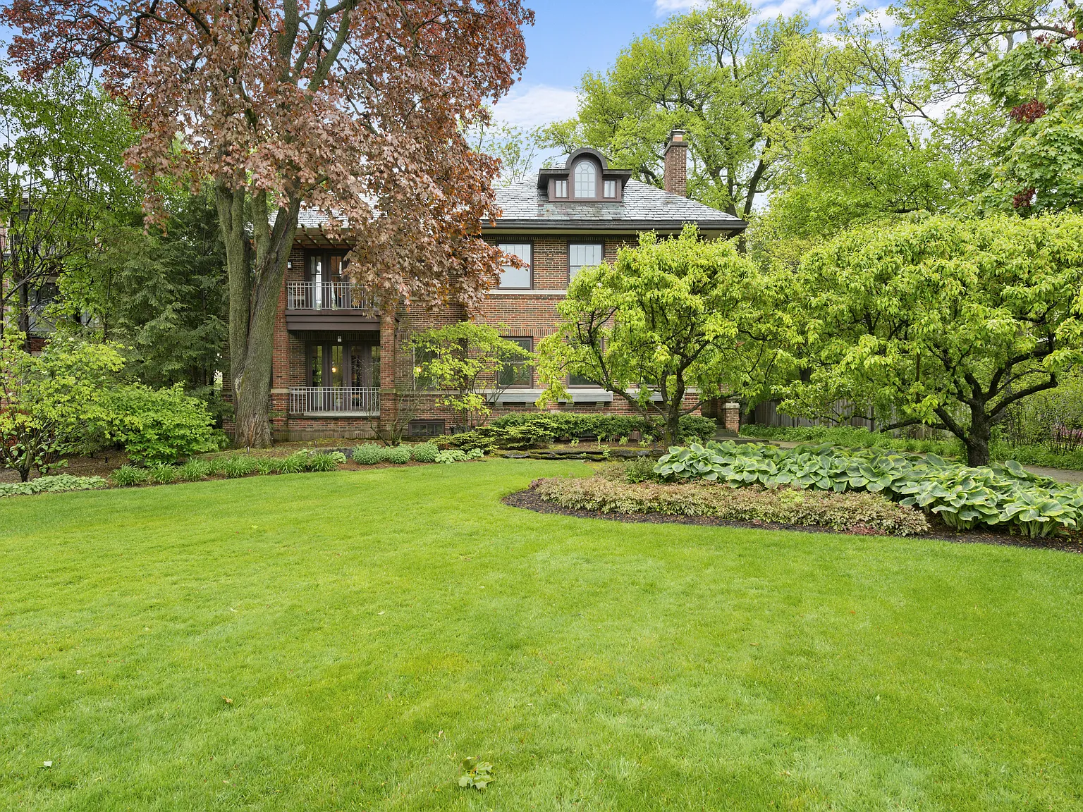 6 bed, 5.5 bath, 4669 sqft, $20,000 — Photo 1