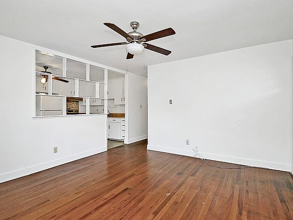 4th image of 4401 Ridgeley Dr