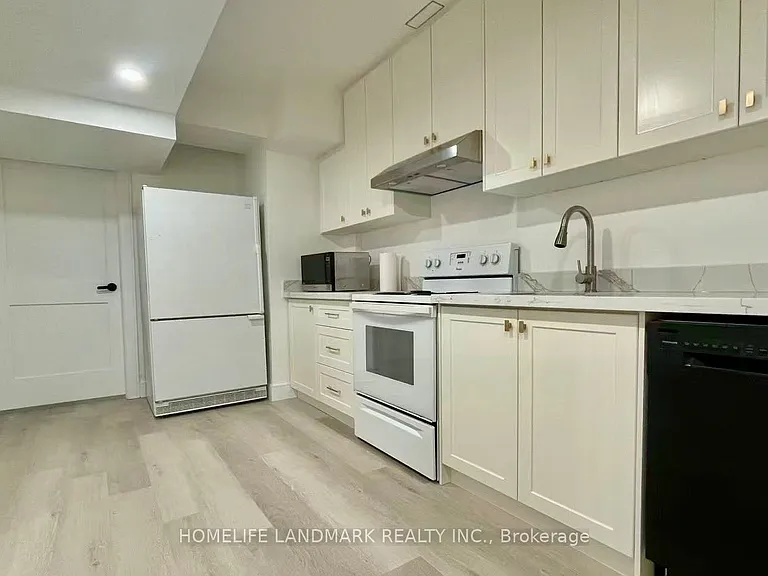 1556 Crestview Ave — Photo 3