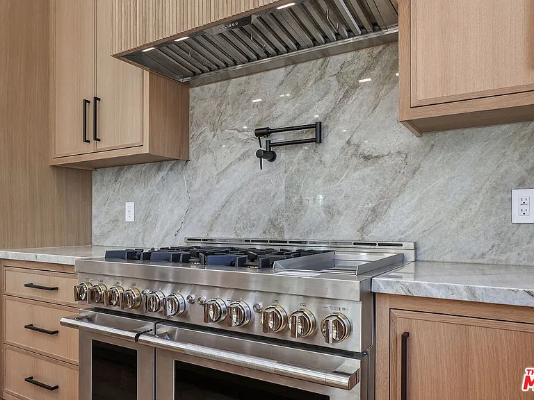 5917 Rhodes Ave — Photo 18