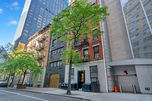 Rented by Avi Nash Associates | media 7