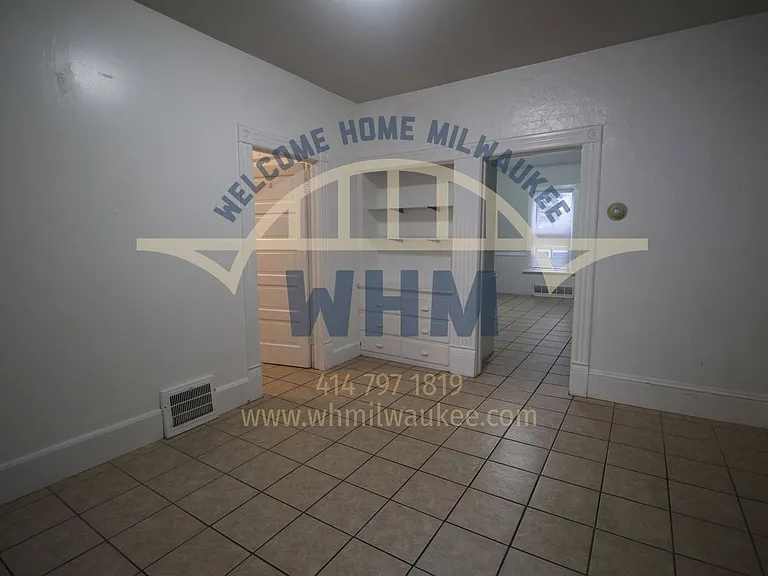 1140 N 50th Pl — Photo 6