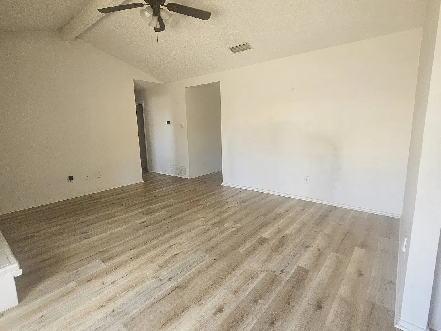 3 bed, 1250 sqft, $1,925 — Photo 4
