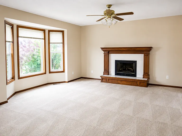 803 SW Bishop Dr — Photo 6