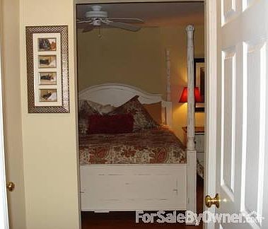 Master bedroom
						:
						Short private hall entrance to master bedroom