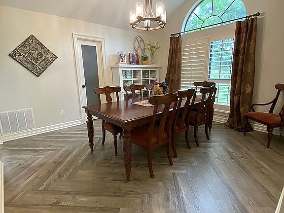 5th image of 314 Royal Cir