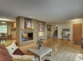 16480 N Hillcrest Ct, Eden Prairie, MN 55346