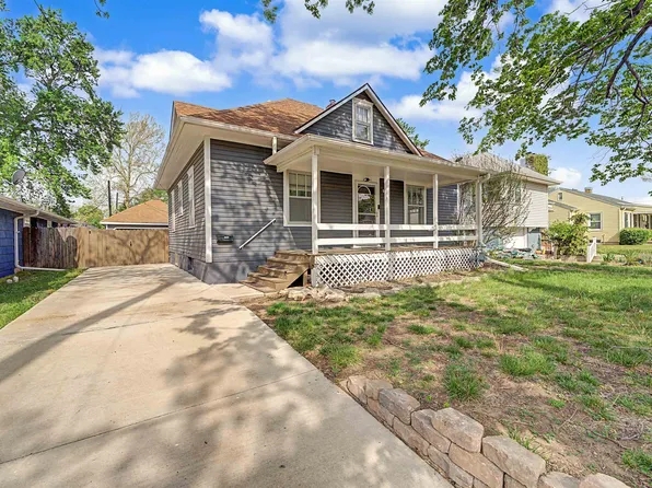 1012 Pershing St, Salina, KS 67401