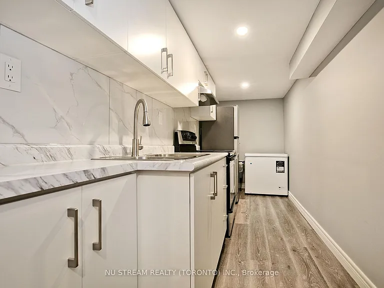 261 Doubtfire Cres #BASEMENT — Photo 4