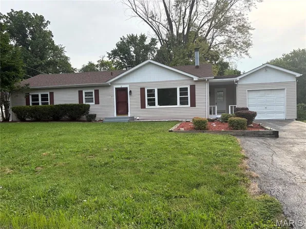 2 Junior Dr, Belleville, IL 62223