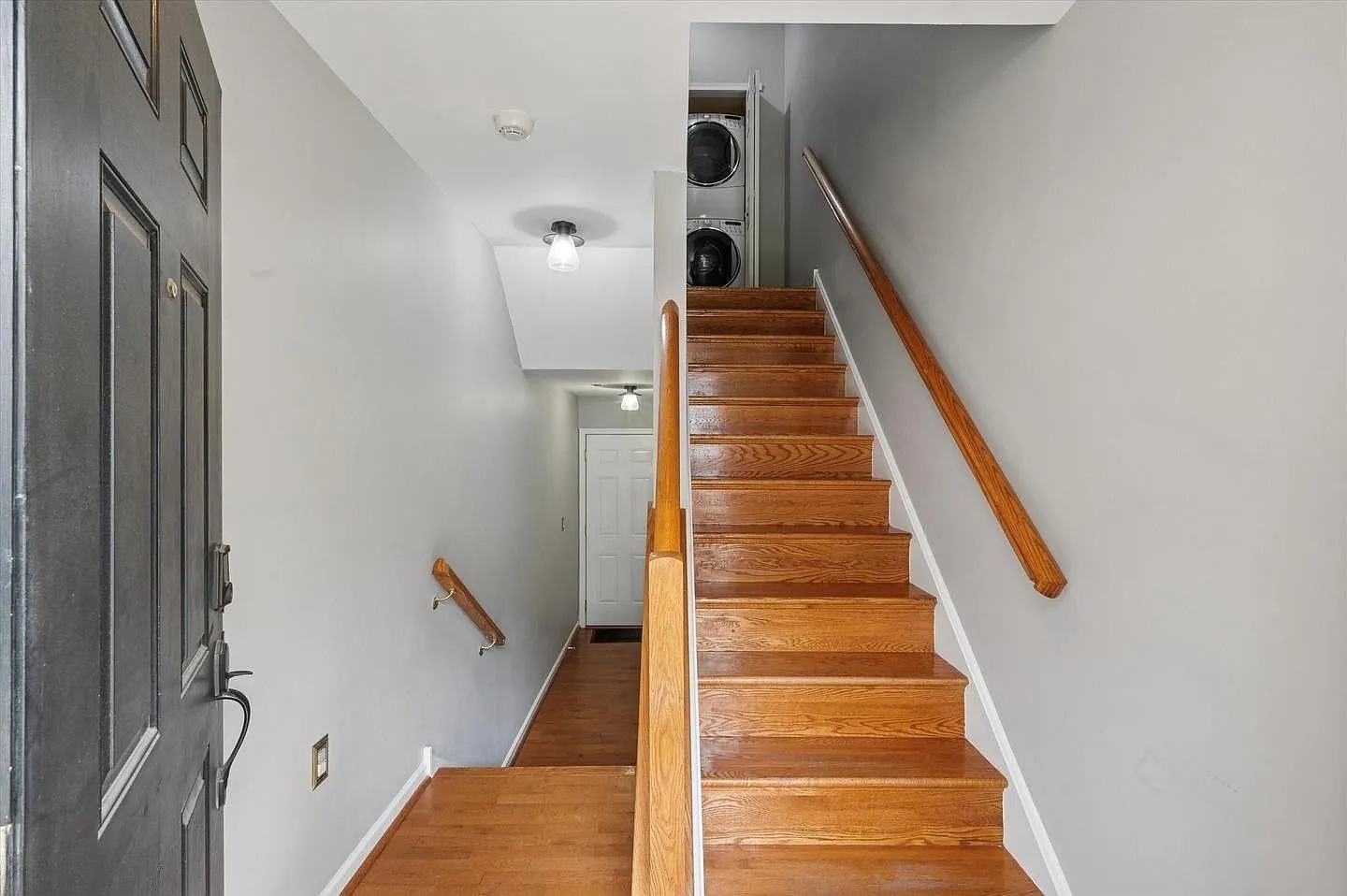 3 bed, 3.0 bath, 1700 sqft, $2,900 — Photo 2