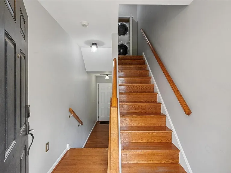 7 Brewerytown Ct — Photo 2