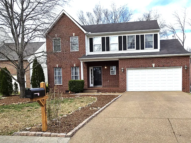 1207 Kelly Ct — Photo 4