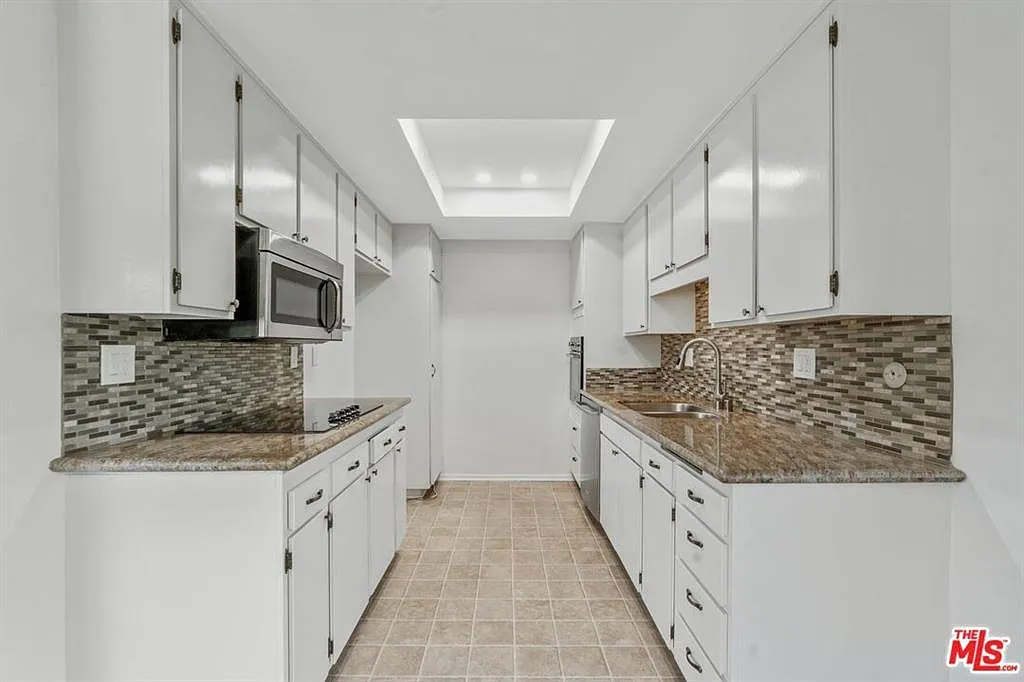 702 Park Ave — Photo 2