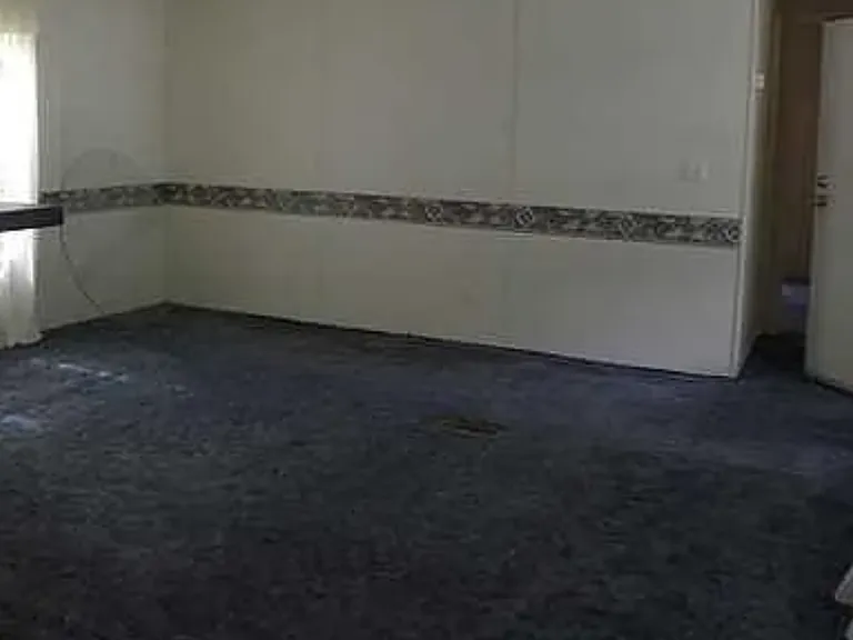 726 Lloyd St — Photo 3