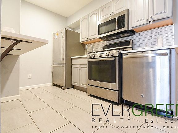 5th image of 385 Vernon Ave APT 2C