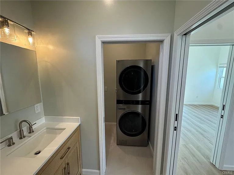5032 Serrania Ave — Photo 19