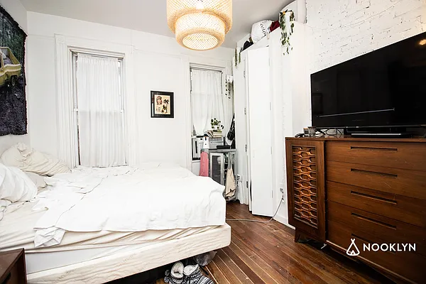 Rented by Nooklyn NYC LLC | media 44